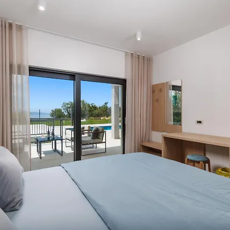 Luxury Vin With Pool & Sea View *