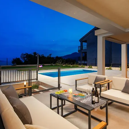 Luxury Vin With Pool & Sea View